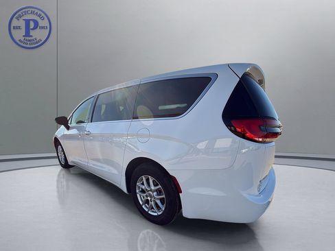Used 2025 Chrysler Pacifica Select FWD image 5