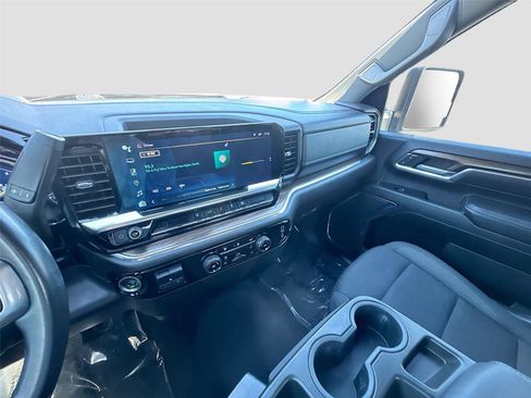 Used 2024 Chevrolet Silverado 2500 LT image 8