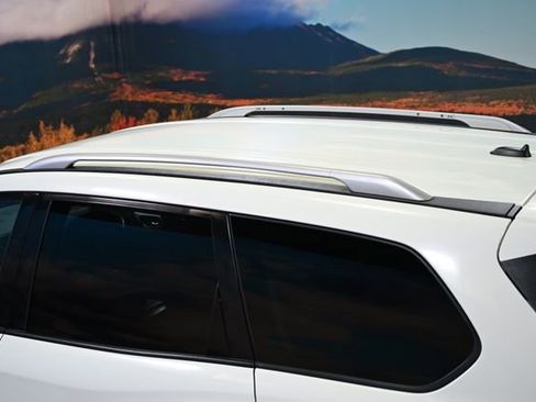 Used 2018 Nissan Pathfinder SV image 13