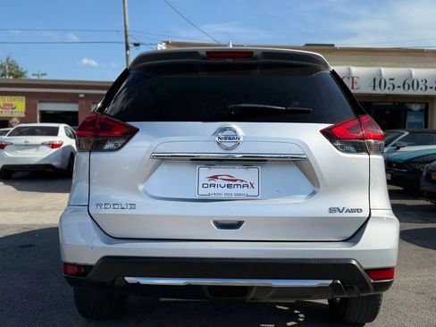 Used 2018 Nissan Rogue SV AWD/4WD image 4