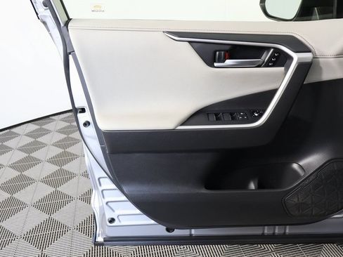 Used 2020 Toyota RAV4 Limited AWD/4WD image 12