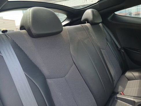 Used 2016 Hyundai Veloster w/ Option Group 03 FWD image 10
