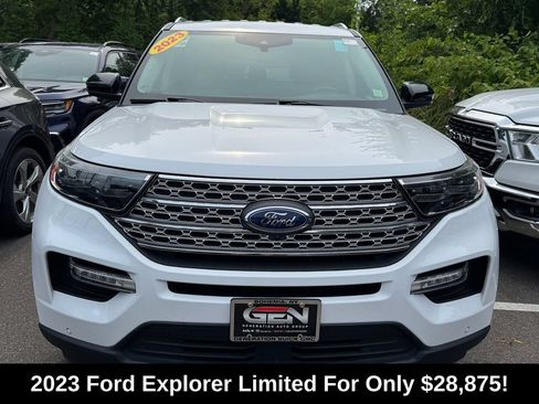 Used 2023 Ford Explorer Limited AWD/4WD image 2