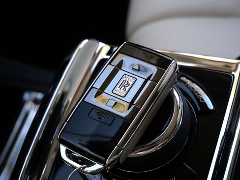 Used 2024 Rolls-Royce Phantom Extended Wheelbase w/ The Phantom Package image 41