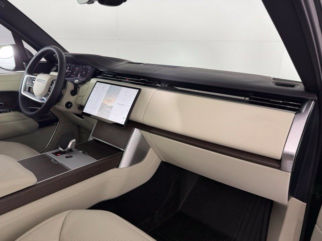 Used 2025 Land Rover Range Rover Long Wheelbase SE AWD/4WD image 14