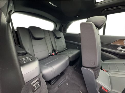 Used 2025 Mercedes-Benz GLS 450 4MATIC image 30