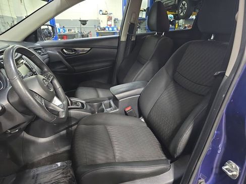 Used 2018 Nissan Rogue SV w/ Premium Package image 15