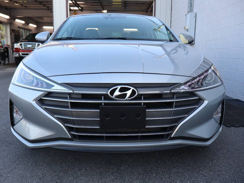 Used 2020 Hyundai Elantra SE FWD image 2