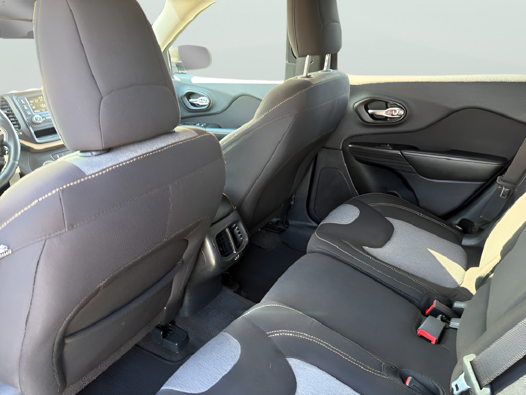 Used 2016 Jeep Cherokee Sport FWD image 35