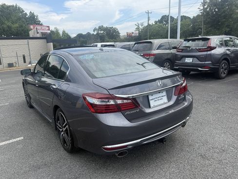 Used 2016 Honda Accord Touring image 4