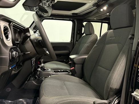 Used 2024 Jeep Wrangler Unlimited Sahara image 12