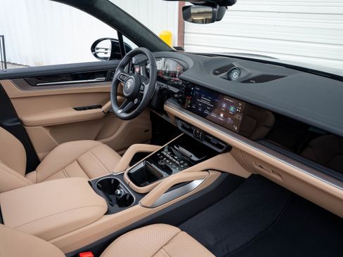 New 2026 Porsche Cayenne Turbo AWD/4WD image 31