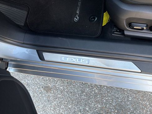 Used 2024 Lexus ES 350 w/ Premium Package image 12