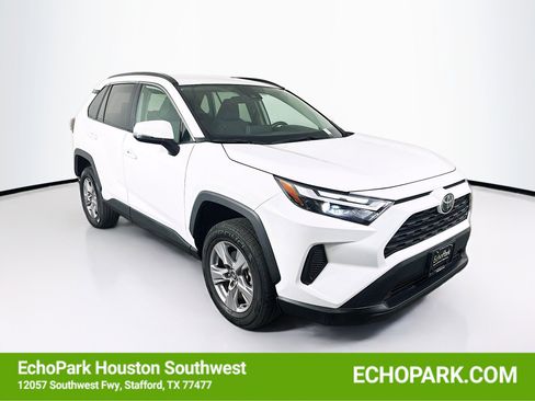 Used 2025 Toyota RAV4 XLE image 1