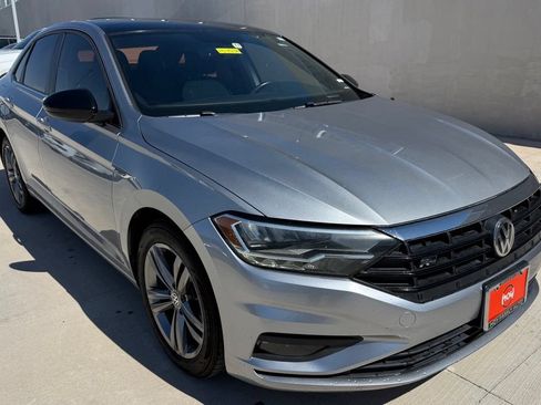 Used 2020 Volkswagen Jetta R-Line FWD image 2