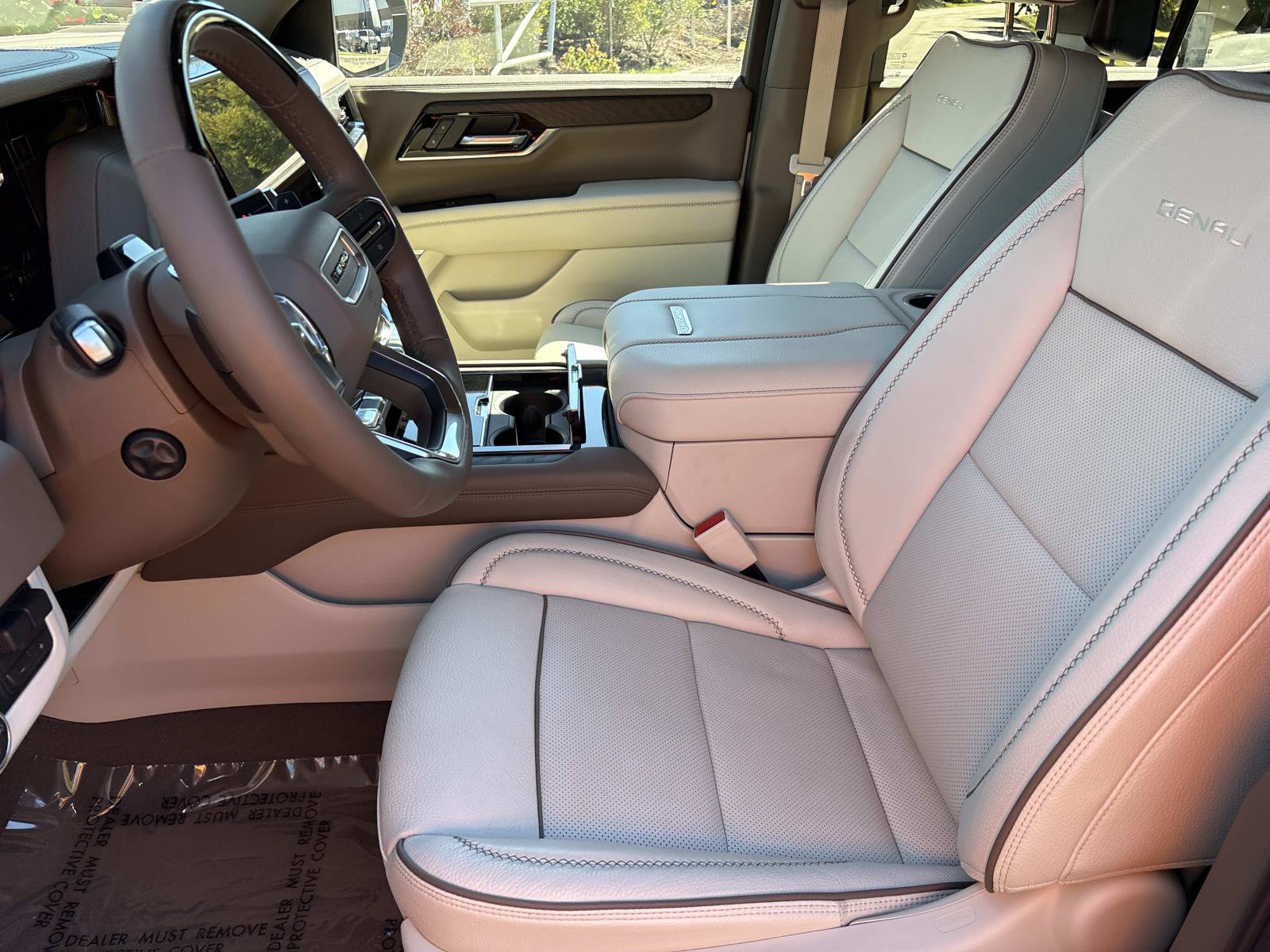 Used 2026 GMC Yukon Denali w/ Denali Reserve Package AWD/4WD image 15