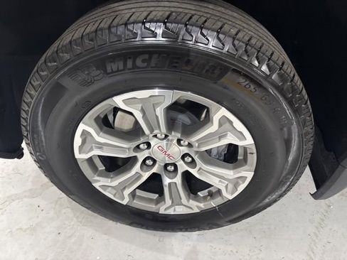 Used 2025 GMC Sierra 1500 SLT image 39