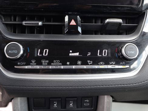 Used 2023 Toyota Corolla Cross XLE AWD/4WD image 9