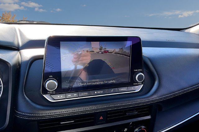 Used 2025 Nissan Rogue S FWD image 14