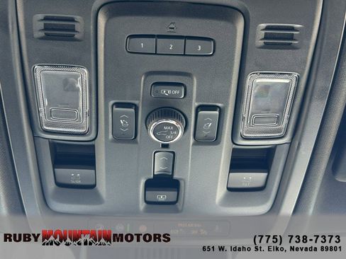 Used 2023 GMC Yukon Denali w/ Advanced Technology Package AWD/4WD image 18