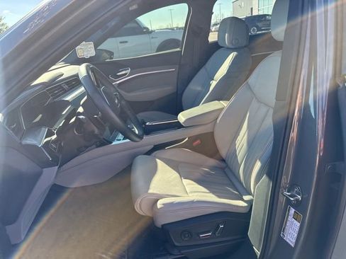 Used 2022 Audi e-tron Chronos w/ Chronos Package image 8