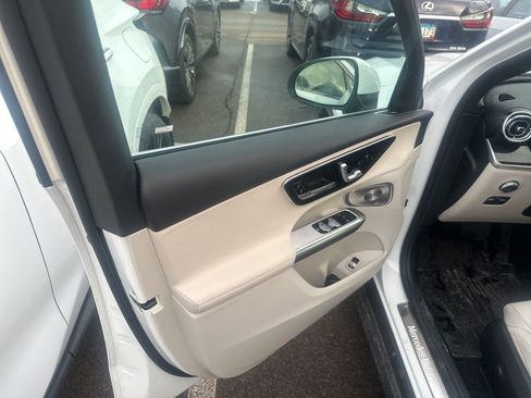 Used 2025 Mercedes-Benz GLC 300 4MATIC image 22