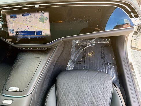 Used 2024 Mercedes-Benz E 350 4MATIC Sedan image 18