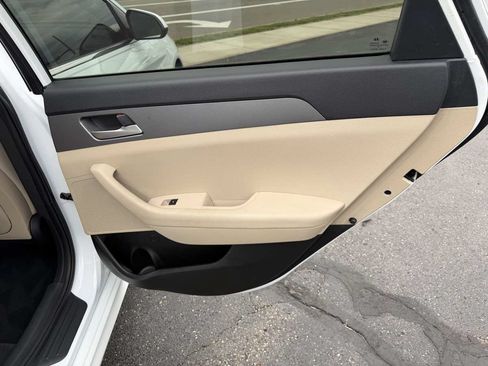 Used 2018 Hyundai Sonata SE FWD image 17