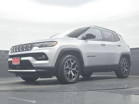 Used 2025 Jeep Compass Limited AWD/4WD image 29
