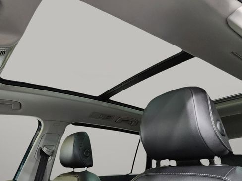 Used 2019 Volkswagen Tiguan SE w/ Panoramic Sunroof Package image 27