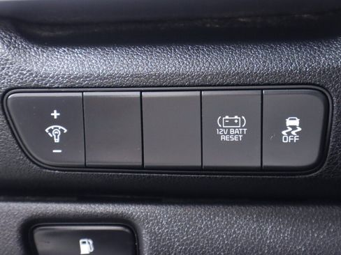 Used 2020 Kia Niro LX FWD image 10