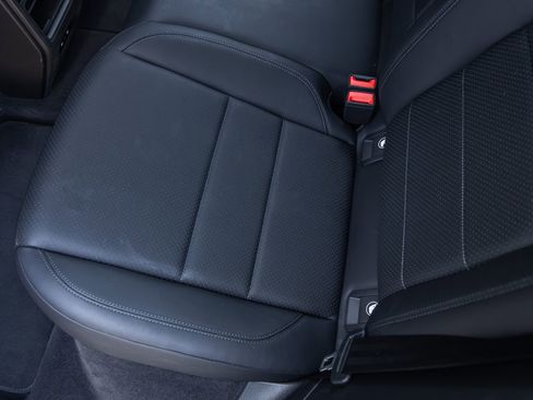 Certified 2025 Porsche Macan Electric RWD image 30