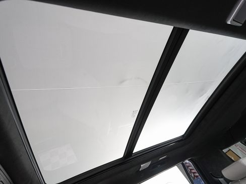 Used 2025 Cadillac Escalade ESV V w/ LPO, ONYX Package image 30