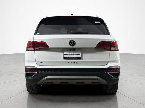 Used 2022 Volkswagen Taos SE w/ Panoramic Sunroof Package FWD image 4