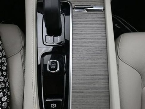Used 2024 Volvo XC90 B5 Plus w/ Protection Package AWD/4WD image 11