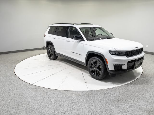Used 2023 Jeep Grand Cherokee L Limited w/ Black Appearance Package AWD/4WD image 33