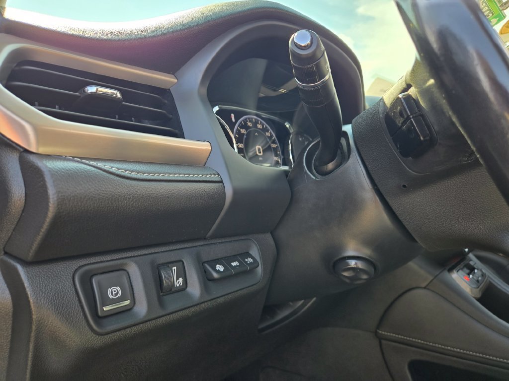 Used 2020 GMC Acadia Denali w/ Technology Package FWD image 31