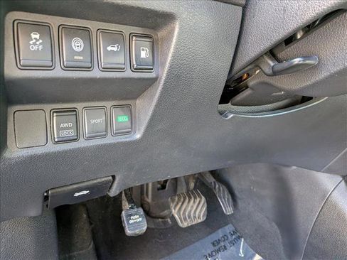 Used 2020 Nissan Rogue SV image 15