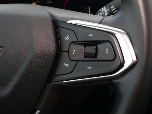 Used 2025 Chevrolet Trax LT w/ LT Convenience Package image 24