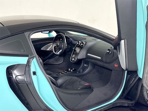 Used 2022 McLaren GT image 16