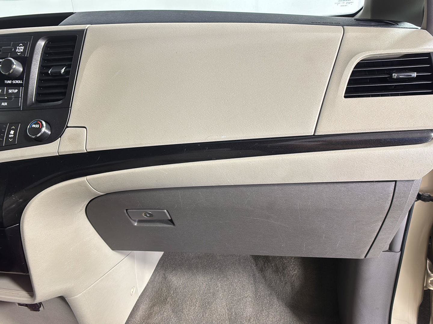 Used 2012 Toyota Sienna LE w/ Towing Pkg FWD image 14