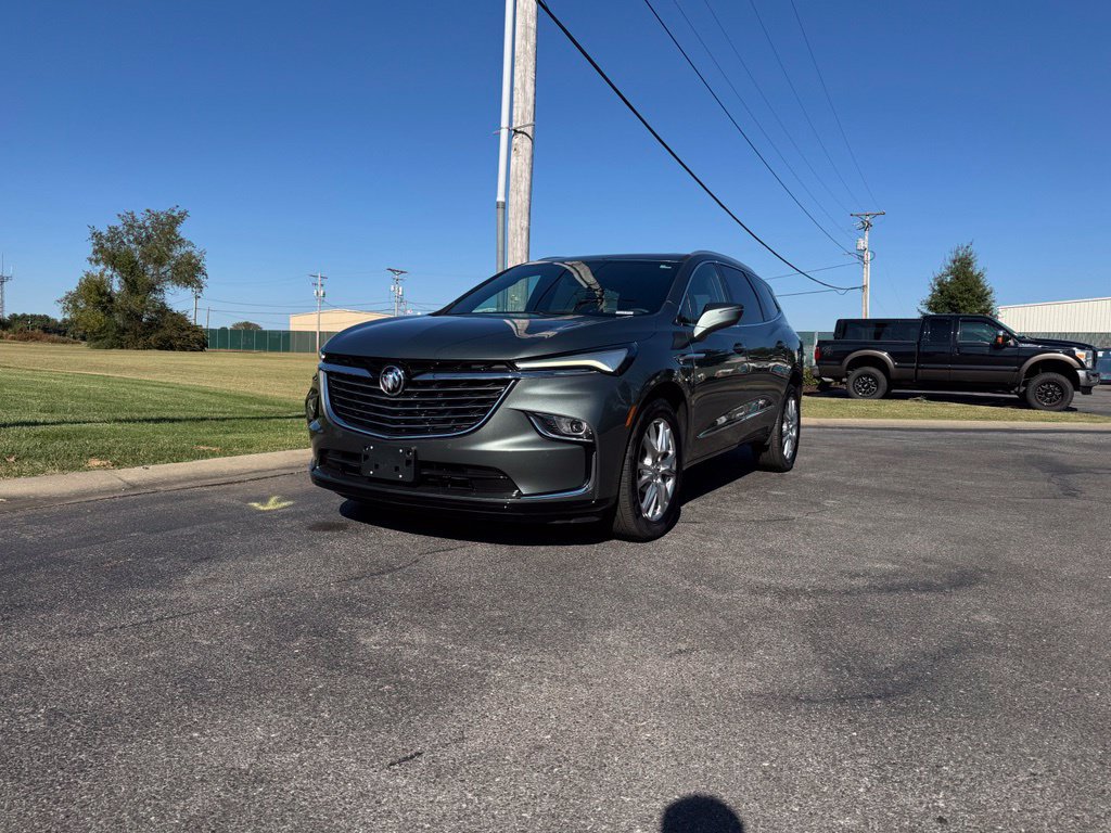 Used 2024 Buick Enclave Essence w/ Experience Buick Package FWD image 8