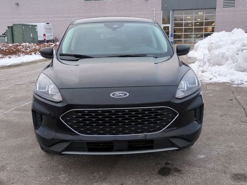 Certified 2022 Ford Escape SE w/ Cold Weather Package image 3