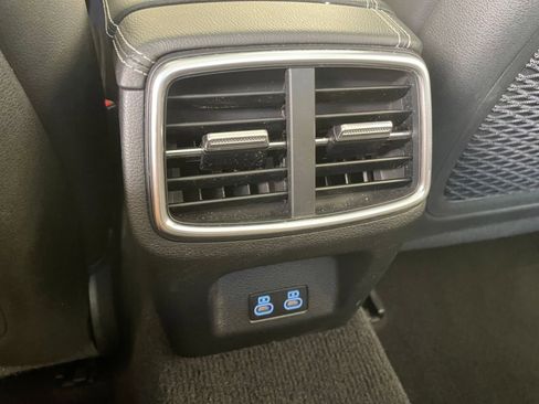 Used 2025 Genesis G70 2.5T image 25