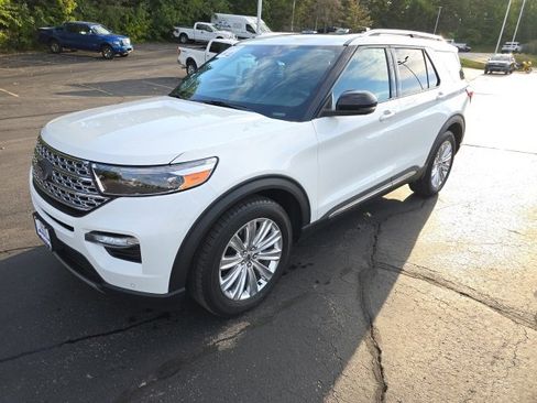 Certified 2022 Ford Explorer Limited w/ Equipment Group 301A image 3