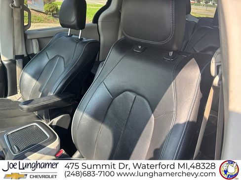 Used 2020 Chrysler Pacifica Limited FWD image 13