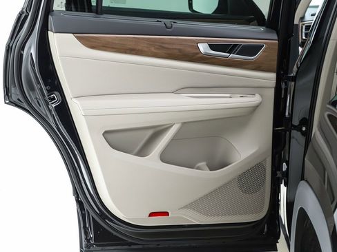 New 2026 Volkswagen Atlas SE image 17