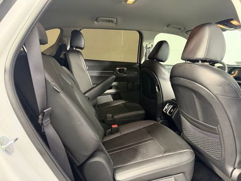 Used 2025 Kia Sorento EX image 29