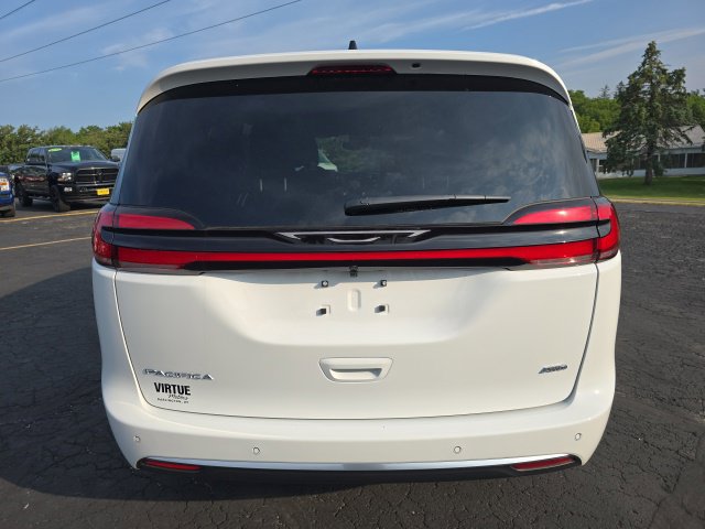 New 2027 Chrysler Pacifica Select AWD/4WD image 6