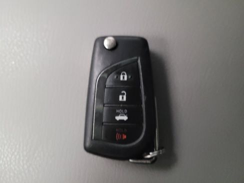 Used 2019 Toyota Camry SE w/ Carpet Mat Package FWD image 32